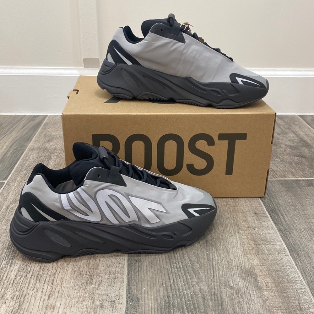 AUTHENTIC Yeezy 700 mnvn sneakers
